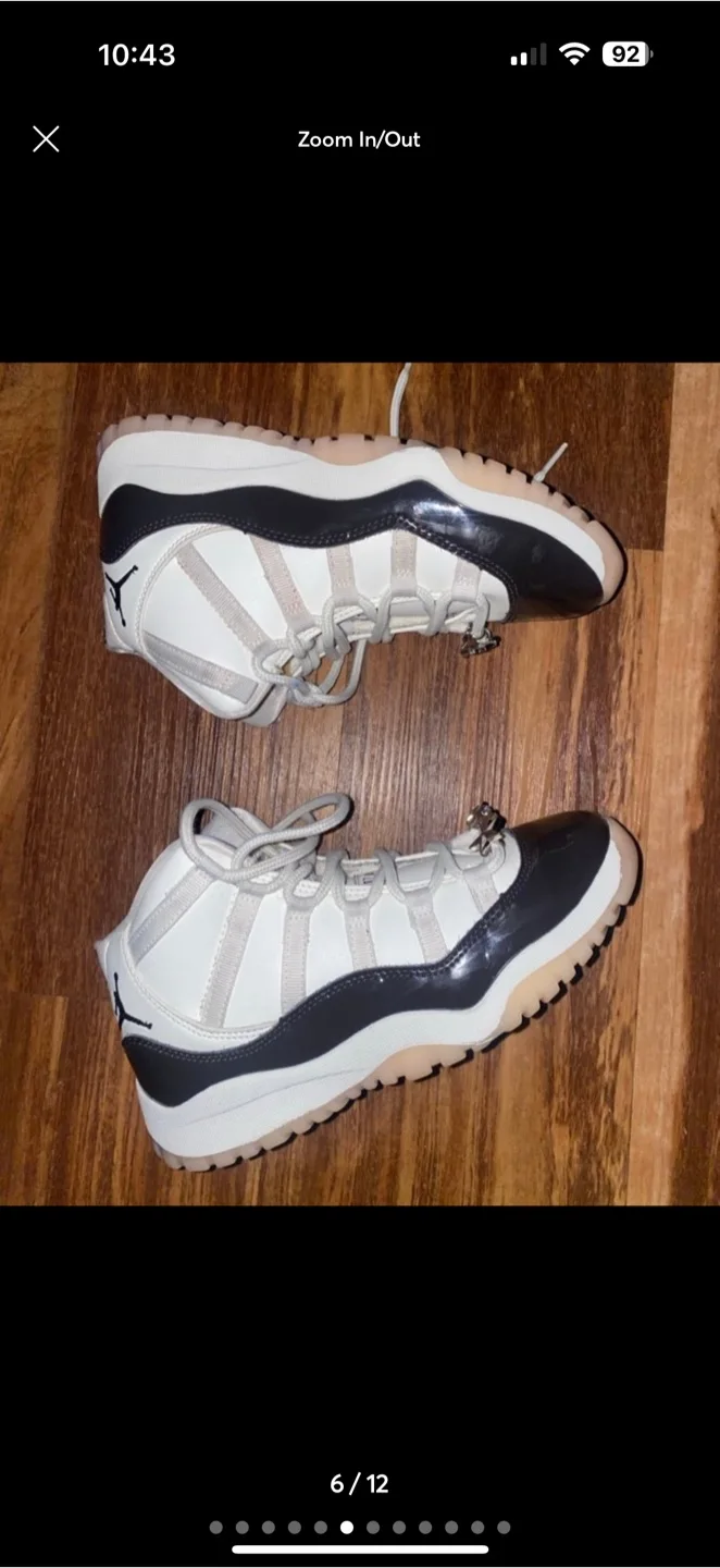 Air Jordan 11 Retro "Neapolitan" sneakers size 2.5 Y image indicator(5)