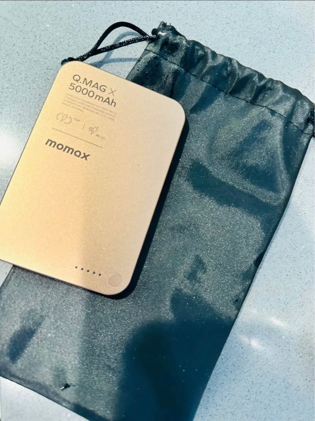 Momax Q.Mag X 5000mAh Portable Charger - Gold image indicator(3)