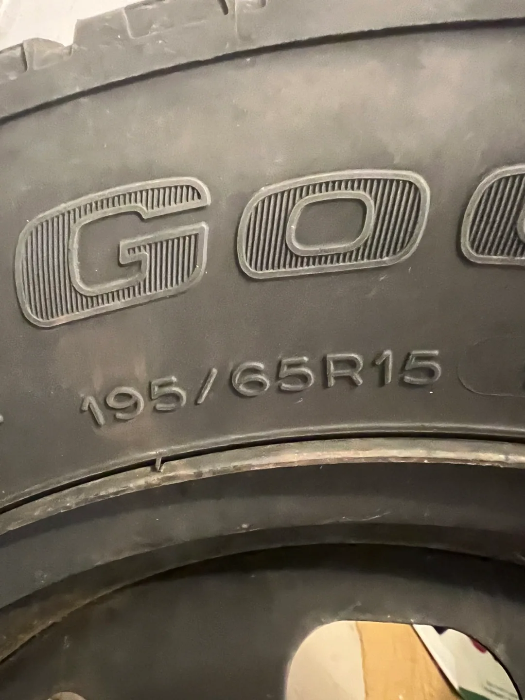 195/65R15 Goodyear Ultra Grip Winter Tire on Steel Rim image indicator(2)