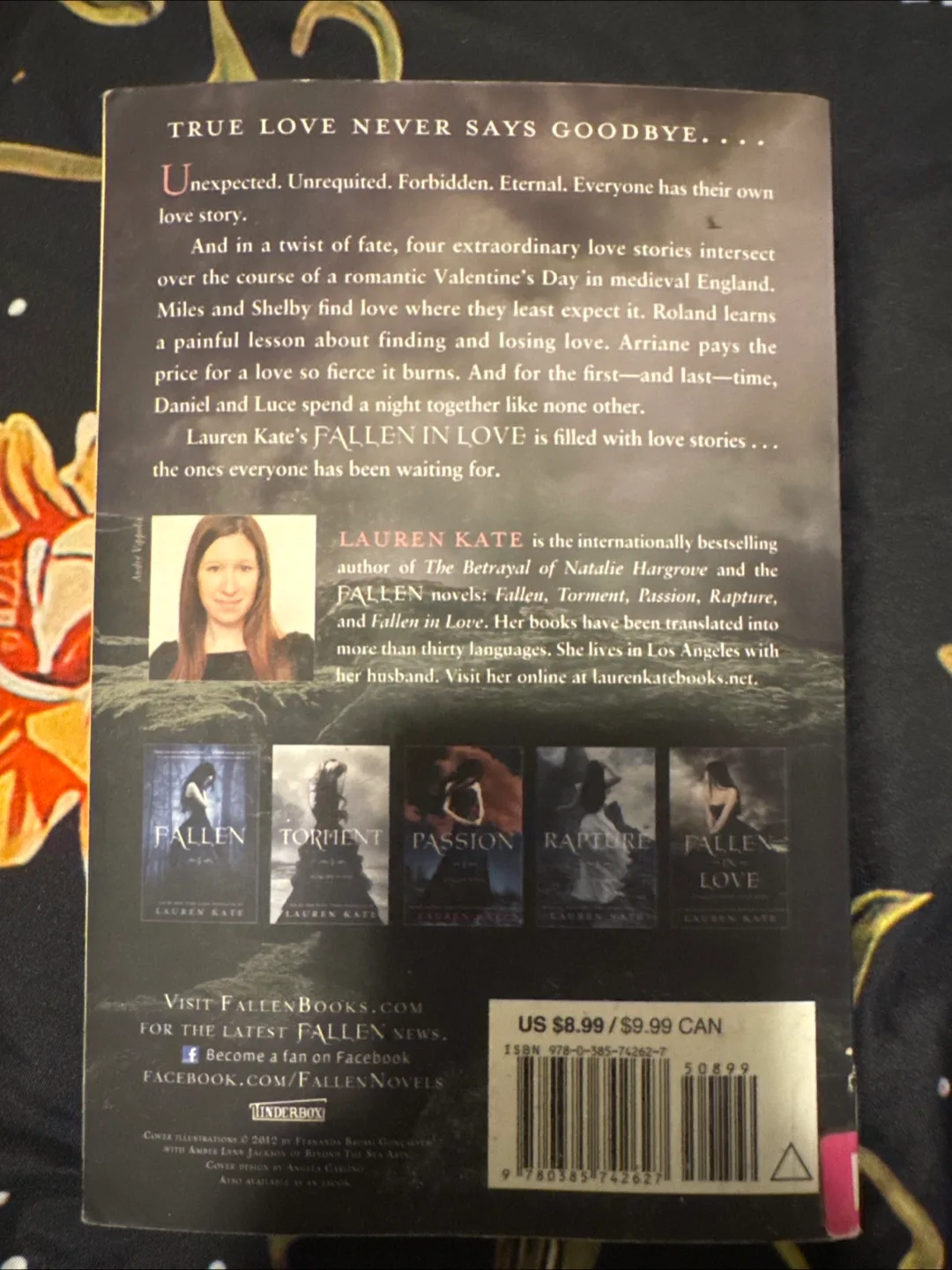 Fallen in Love by Lauren Kate -book image indicator(2)