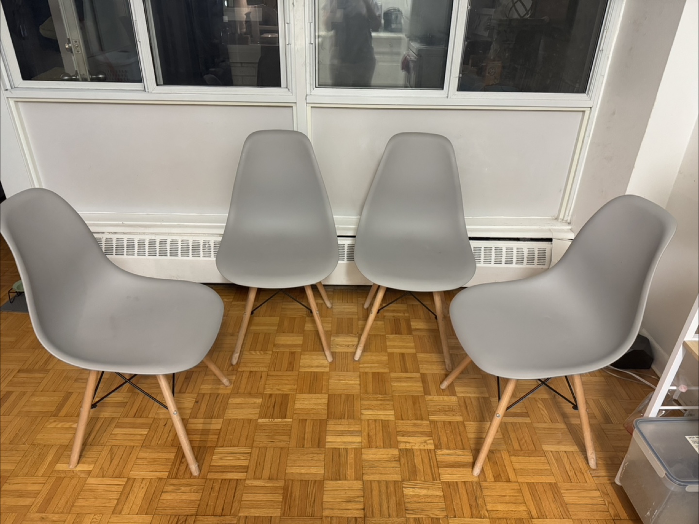 Set of four grey plastic dining chairs with wooden legs - photo 2