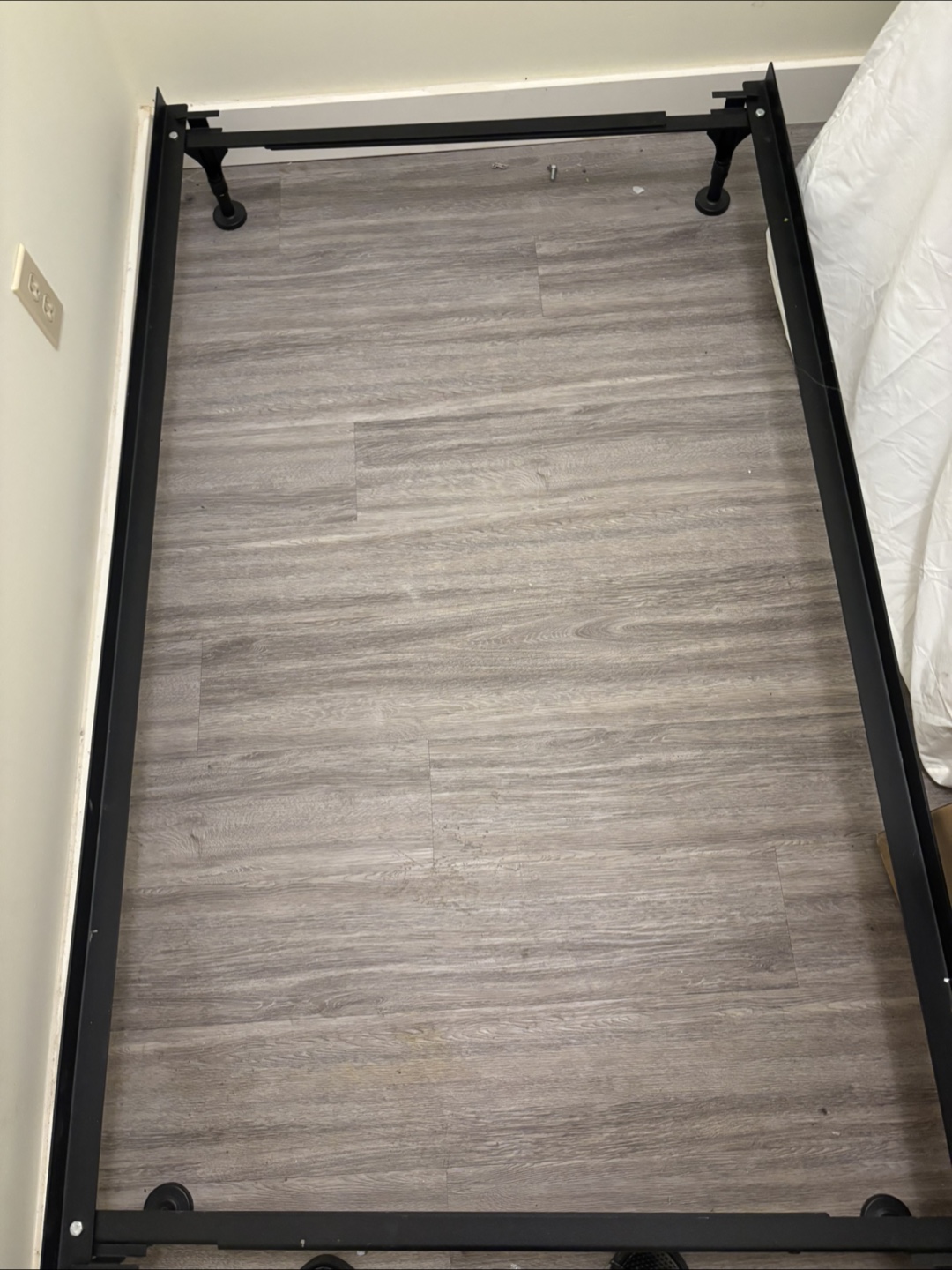 Metal Bed Frame - Queen Size - photo 5
