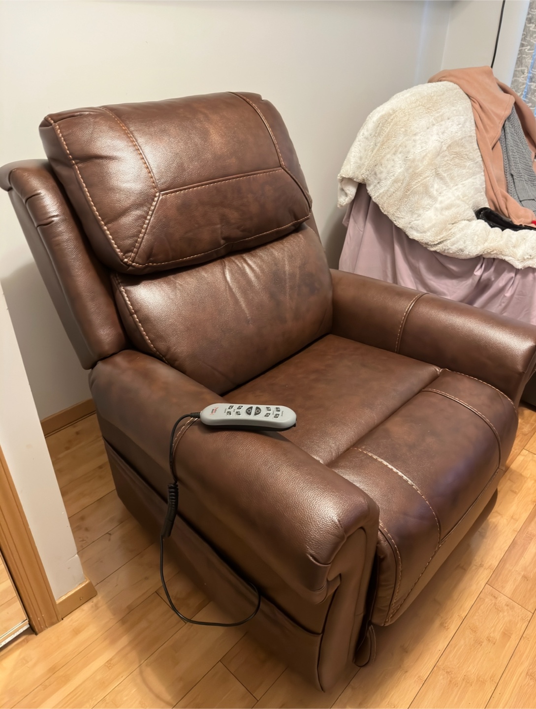 Raymor & Flanigan Brown Leather Power Recliner $1200 - photo 3
