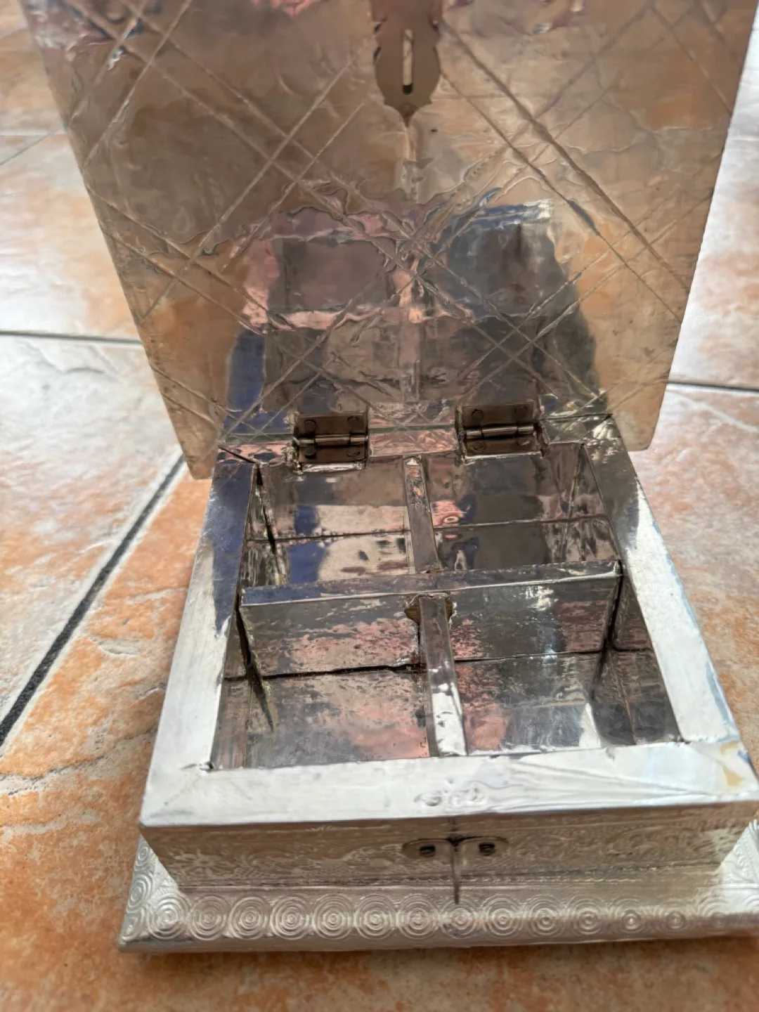 Vintage small Box with Compartments 🧡 image indicator(4)