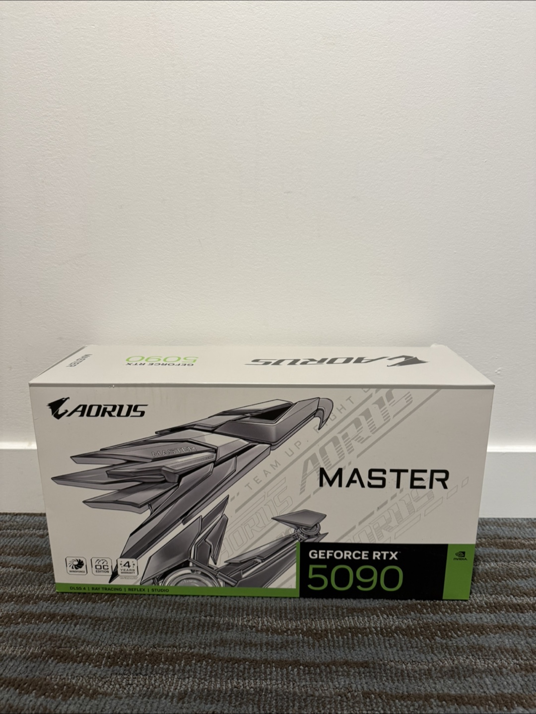 Gigabyte AROUS master GeForce RTX 5090 white