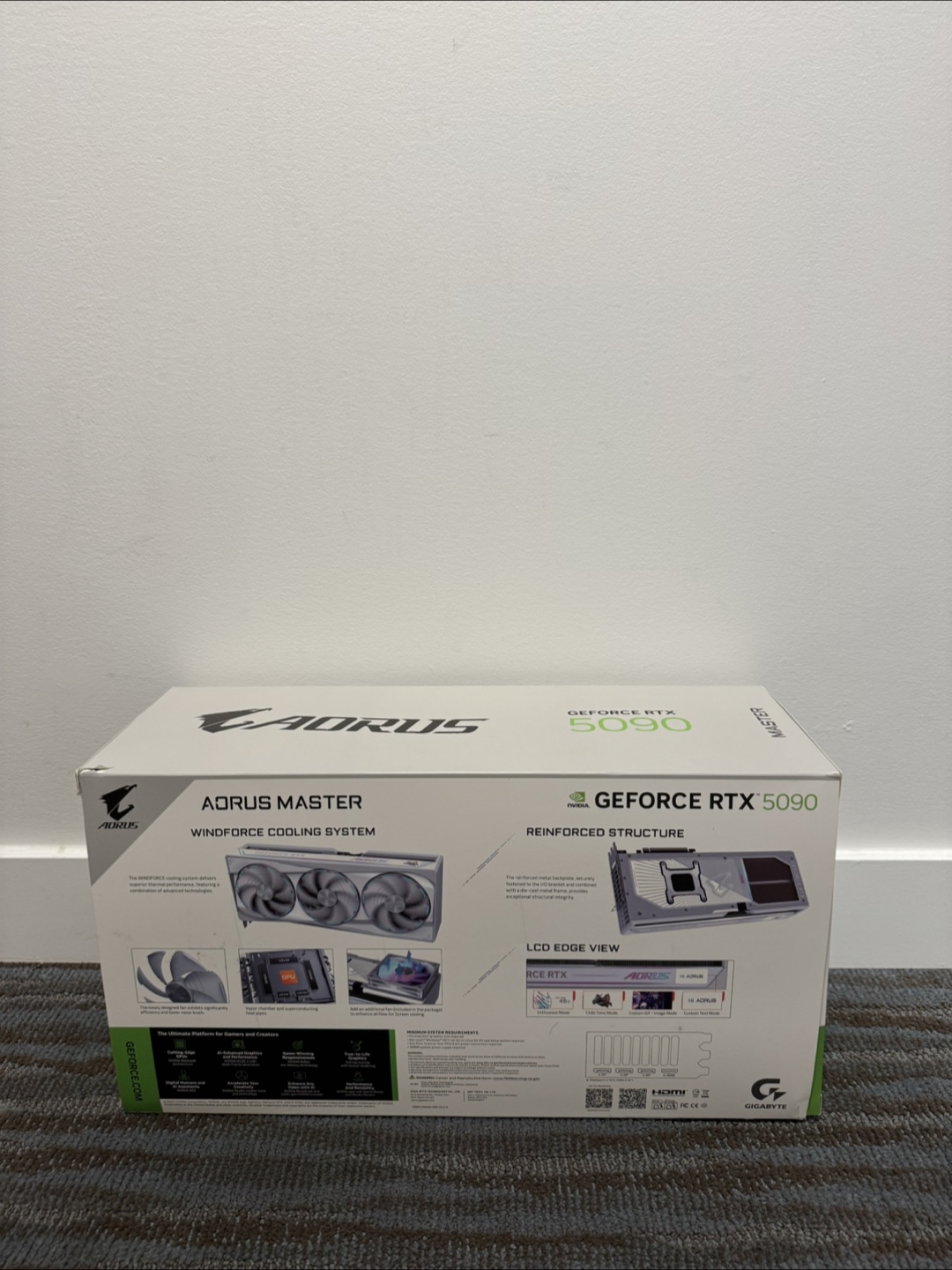 Gigabyte AROUS master GeForce RTX 5090 white - photo 3