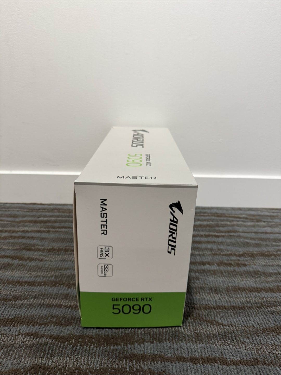 Gigabyte AROUS master GeForce RTX 5090 white - photo 2