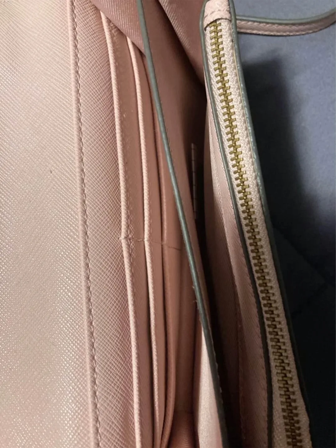 Pink and Gold Crossbody Bag image indicator(3)