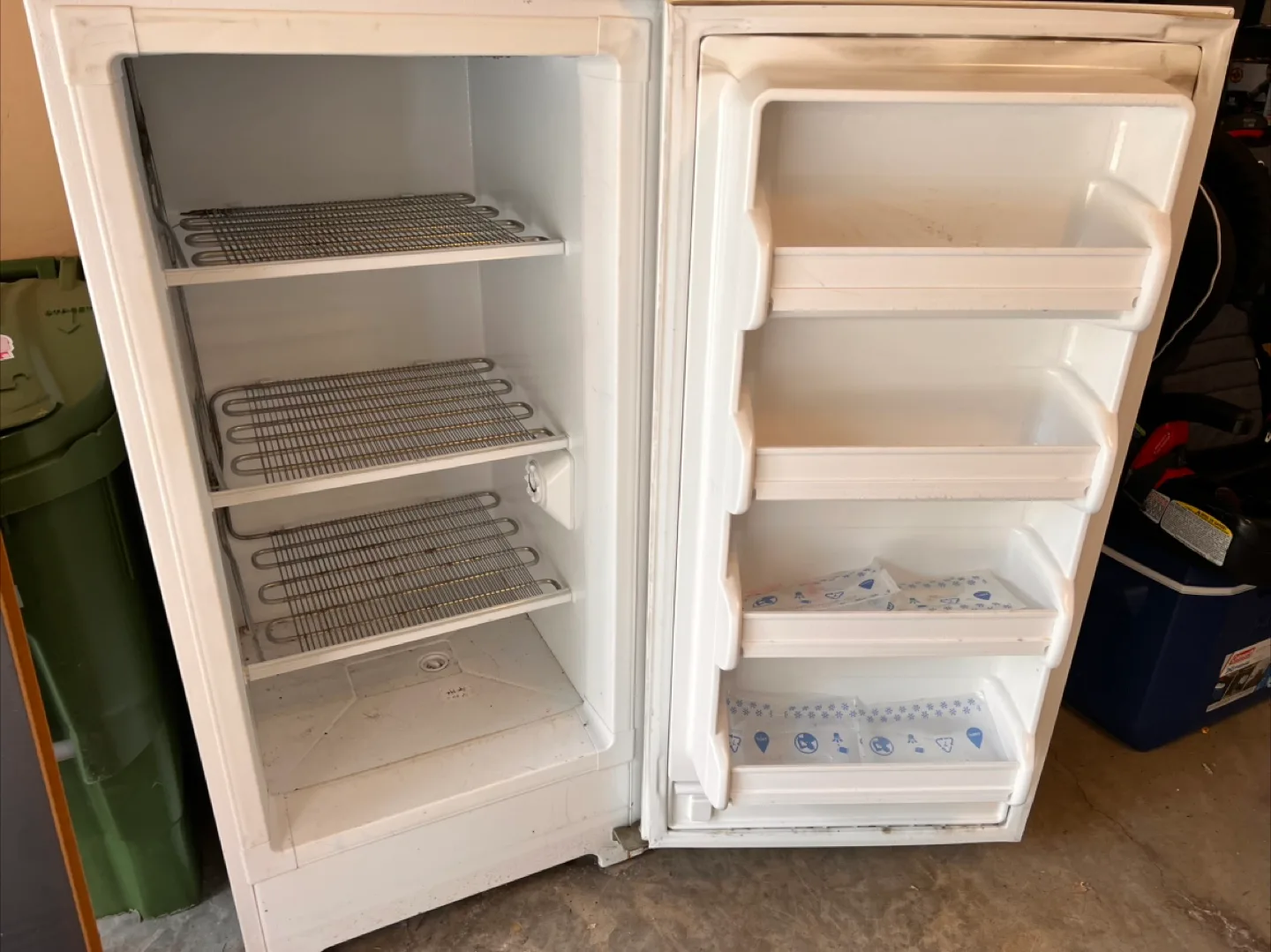 Used White Frigidaire Upright Freezer image indicator(2)