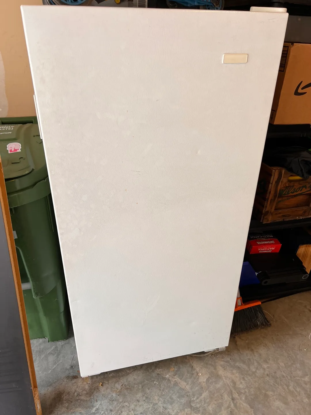 Used White Frigidaire Upright Freezer thumbnail