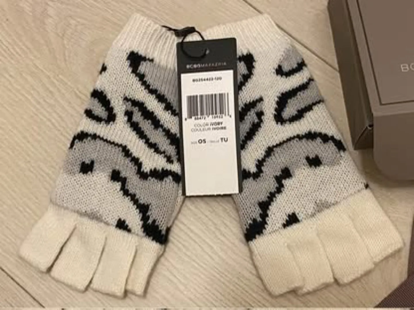 BCBGMAXAZRIA Fingerless Gloves - Cloud/Ivory image indicator(2)
