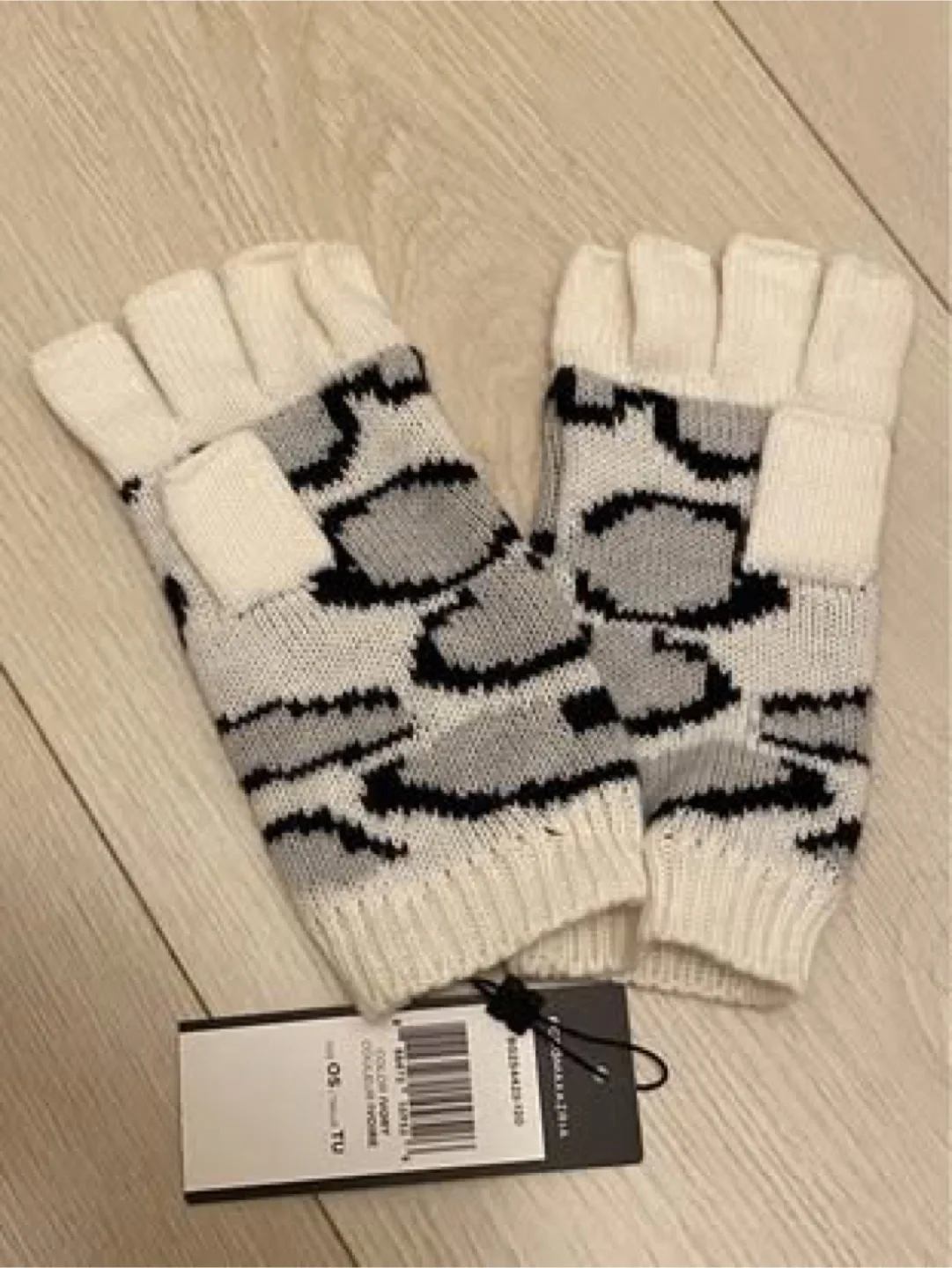 BCBGMAXAZRIA Fingerless Gloves - Cloud/Ivory image indicator(3)