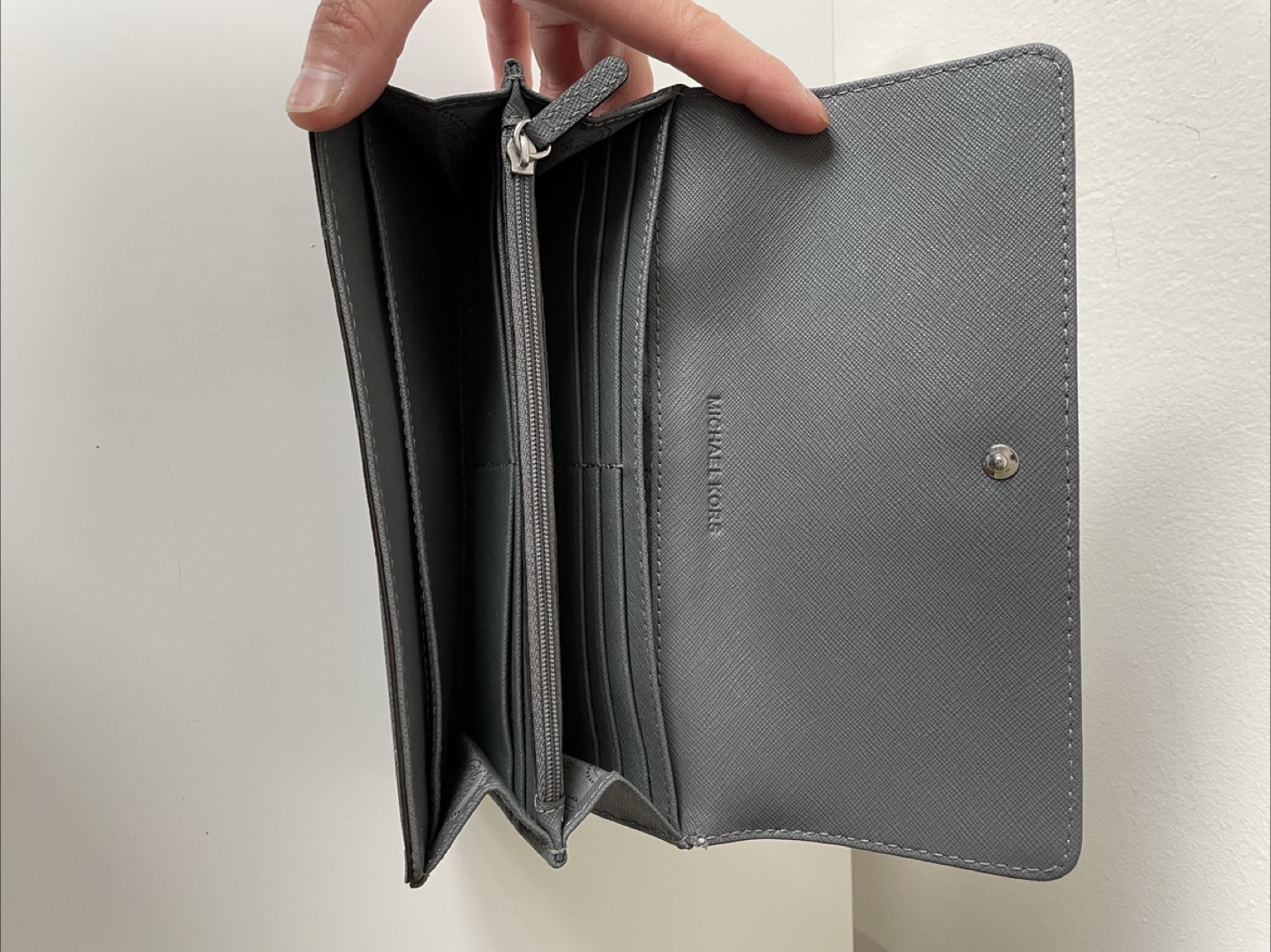 Michael Kors Grey Leather Wallet - photo 3
