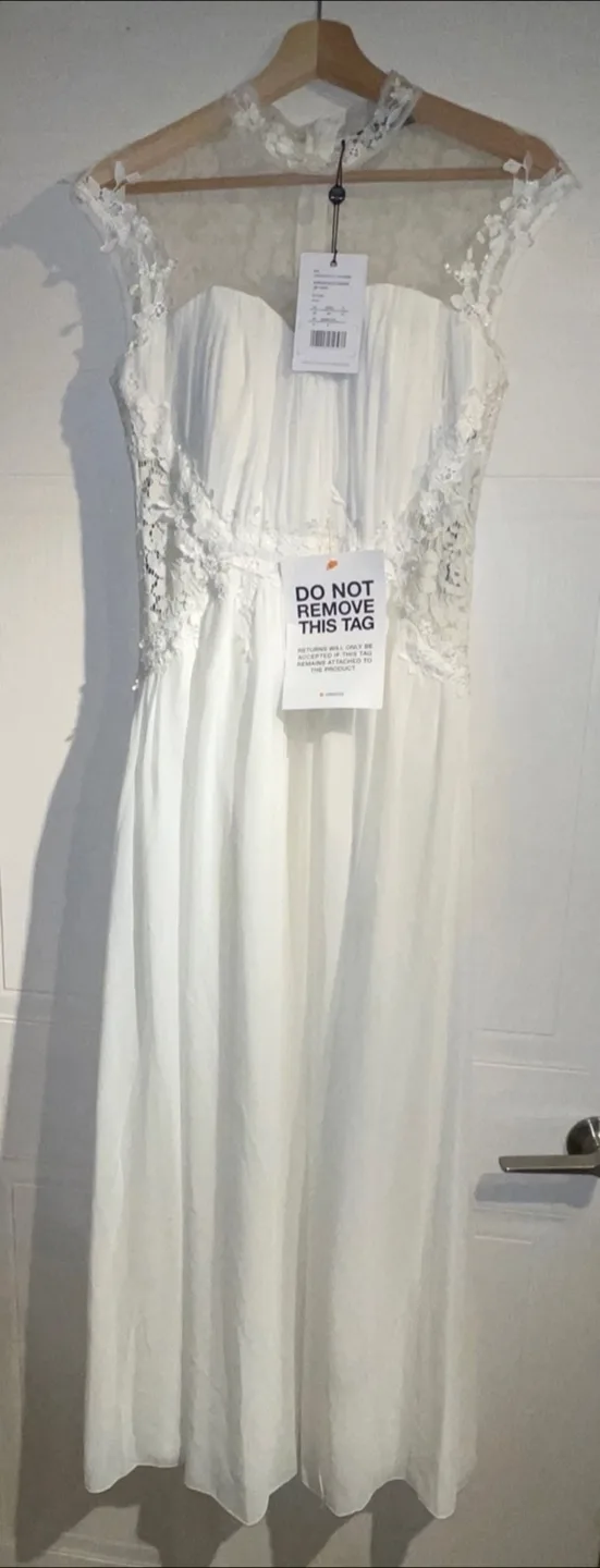 Little Mistress Bridal Lace Detail Wedding Dress size 8 image indicator(5)