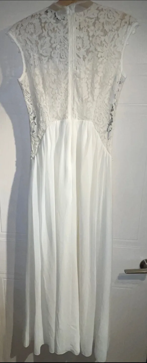 Little Mistress Bridal Lace Detail Wedding Dress size 8 image indicator(6)