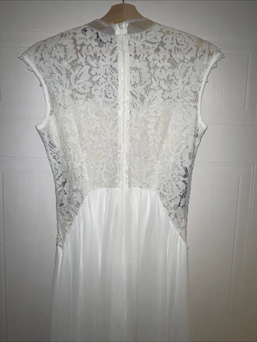 Little Mistress Bridal Lace Detail Wedding Dress size 8 image indicator(7)