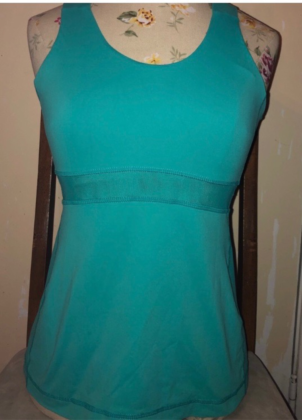 Lululemon Size 6 Teal Workout Tank Top
