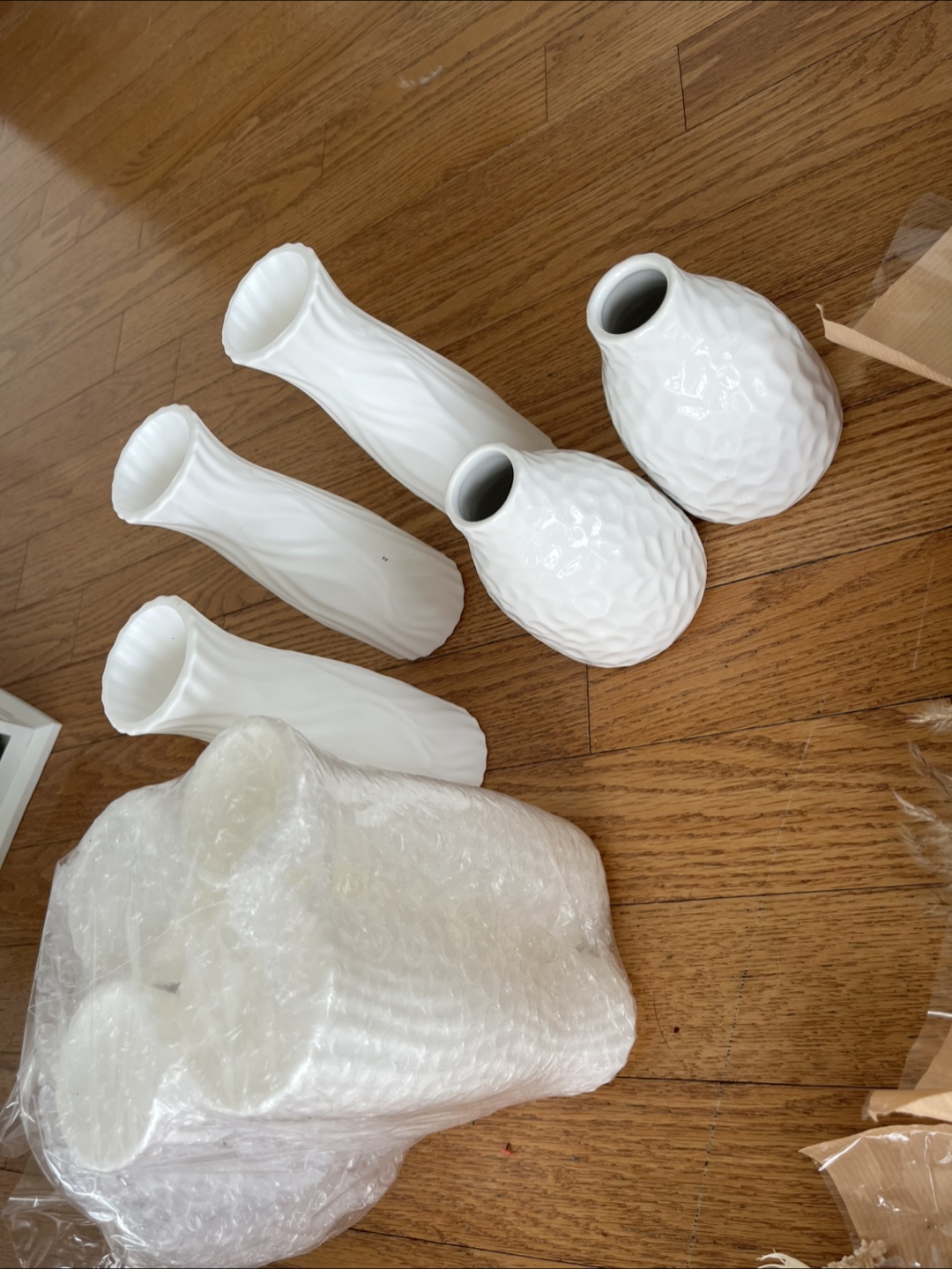White Ceramic/plastic Vases + Dried Flowers - photo 3