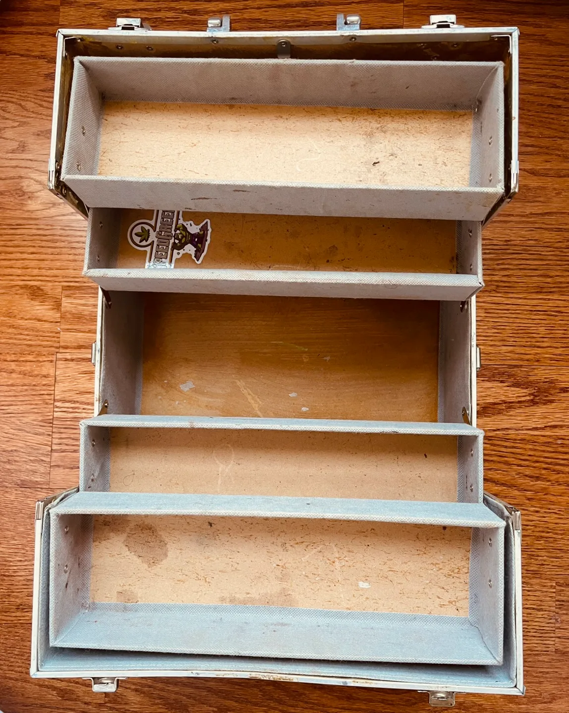 Vintage Metal Cosmetic Case 🧡 image indicator(2)