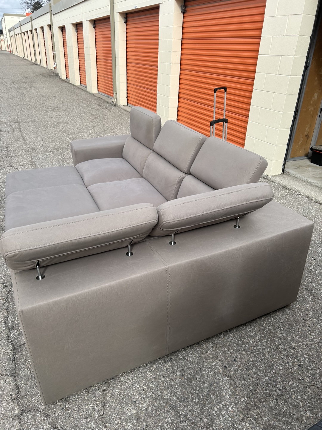 Modern Grey Sectional Sofa with Chaise Lounge