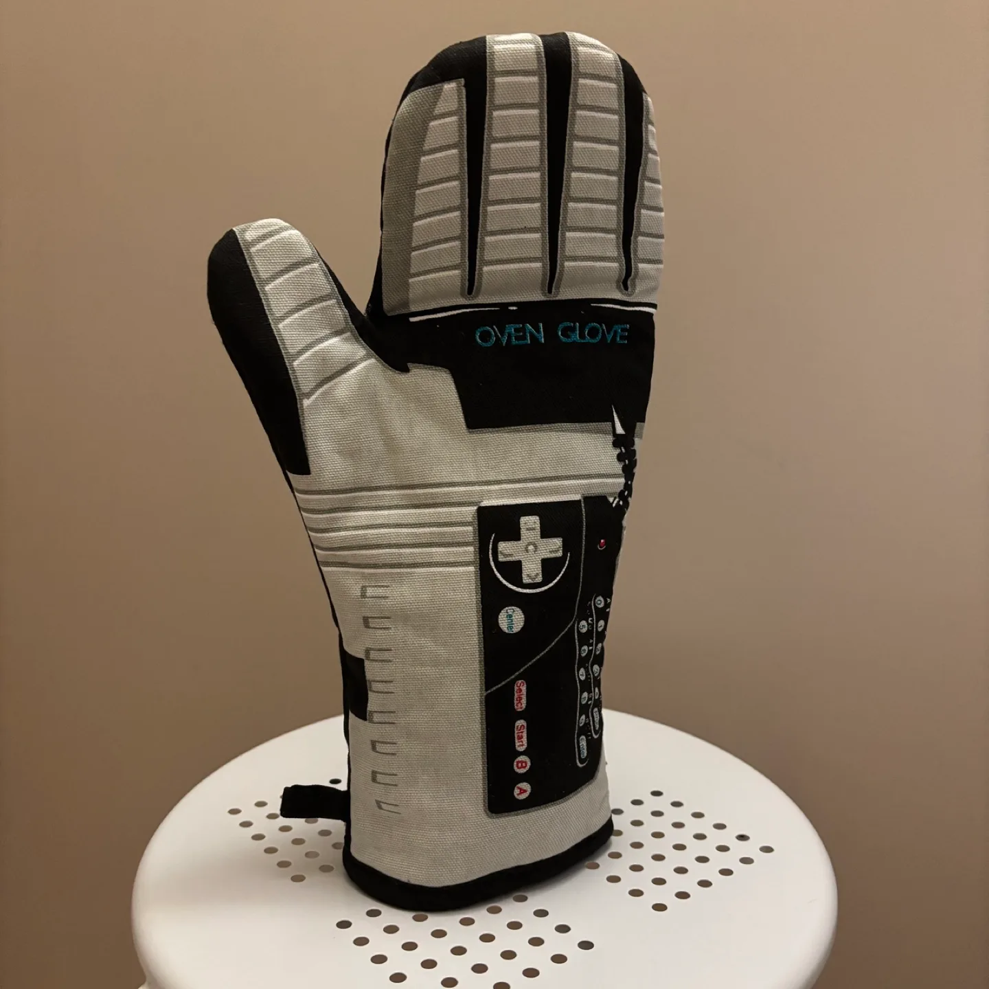 Retro Gaming Oven Mitt 🧡 thumbnail
