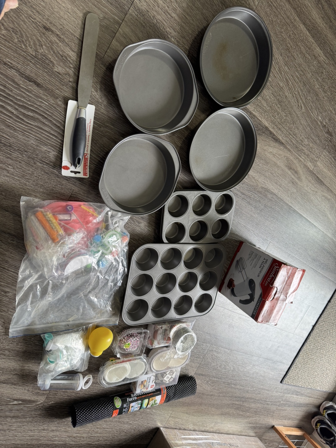 MOVING SALE : Baking Set - Pans, Cupcake Liners, Mixer & More!