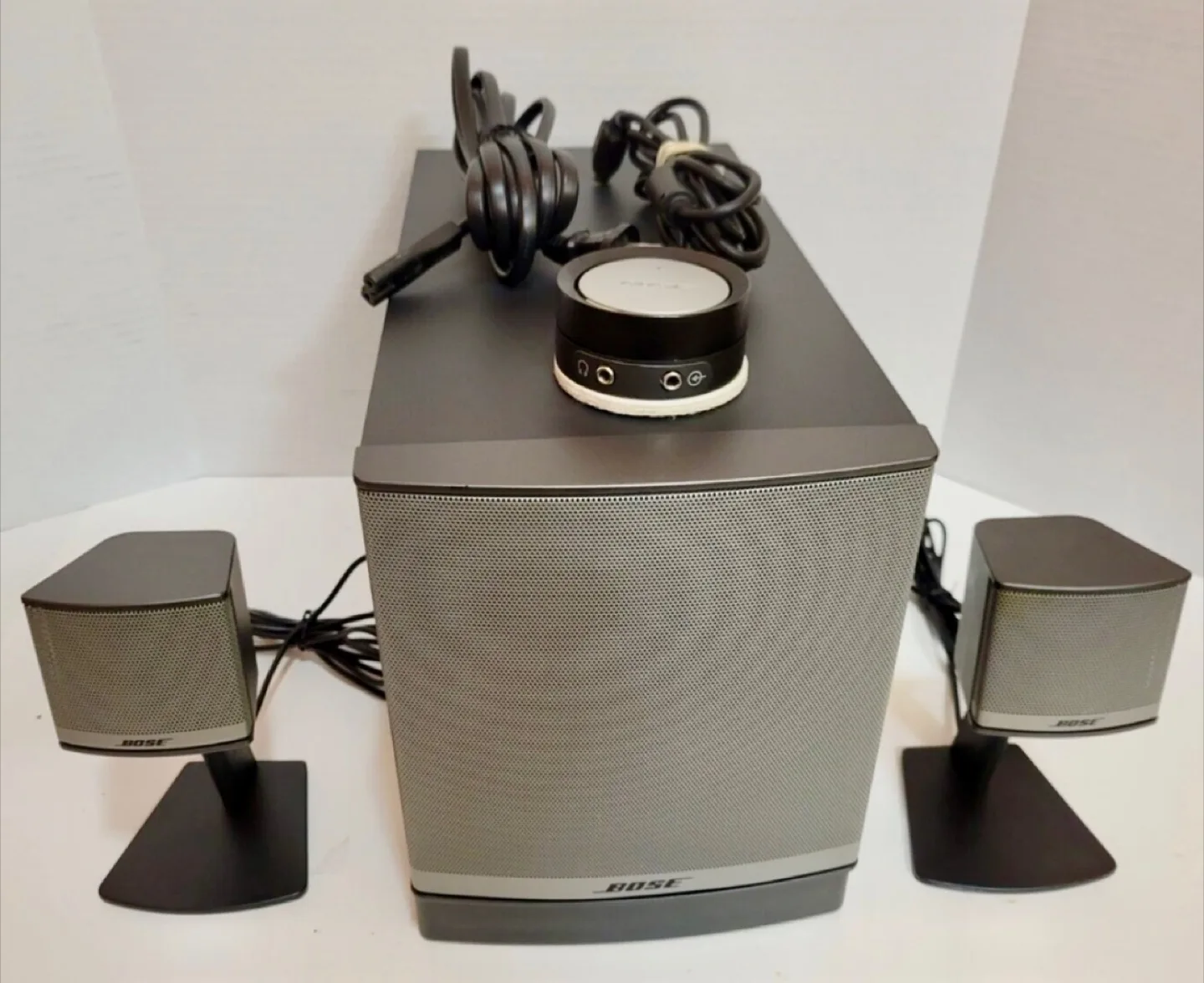 Bose Companion 2 Series III Multimedia Speaker System thumbnail