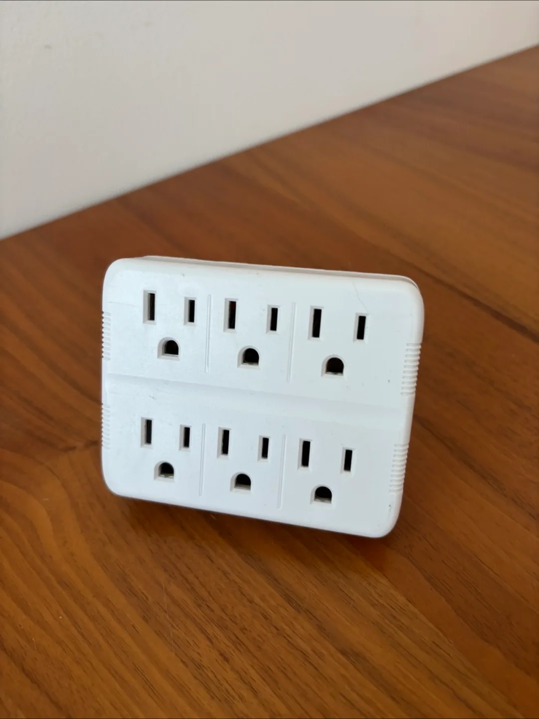 6 Outlet Electrical Power Strip thumbnail