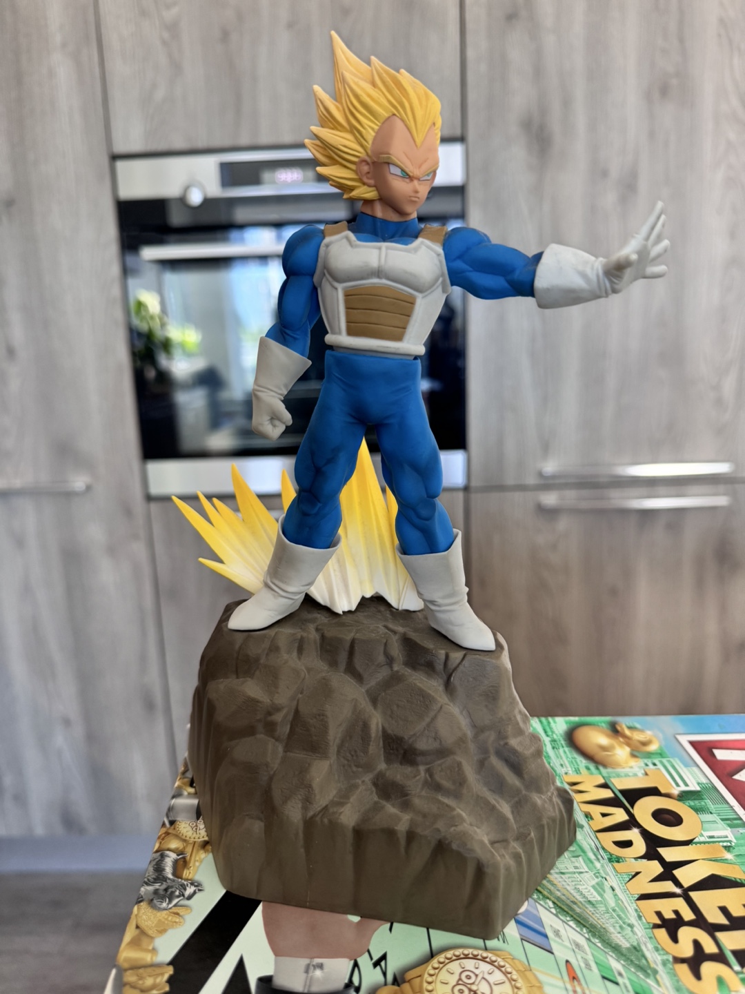 Super Saiyan Vegeta Figure - photo 2
