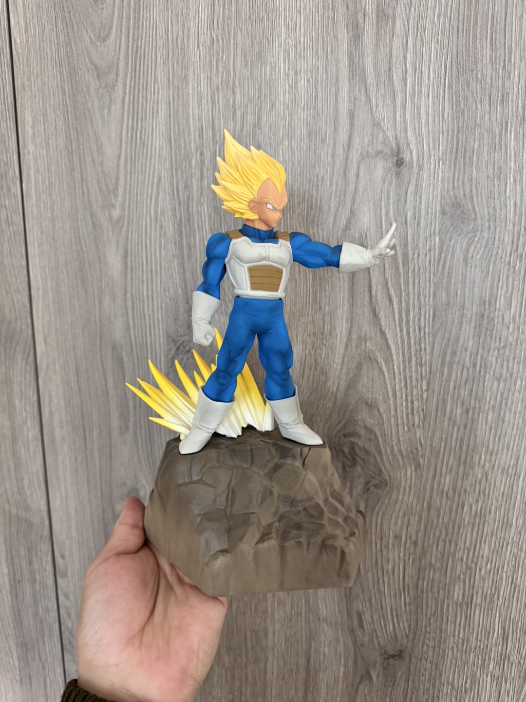 Super Saiyan Vegeta Figure