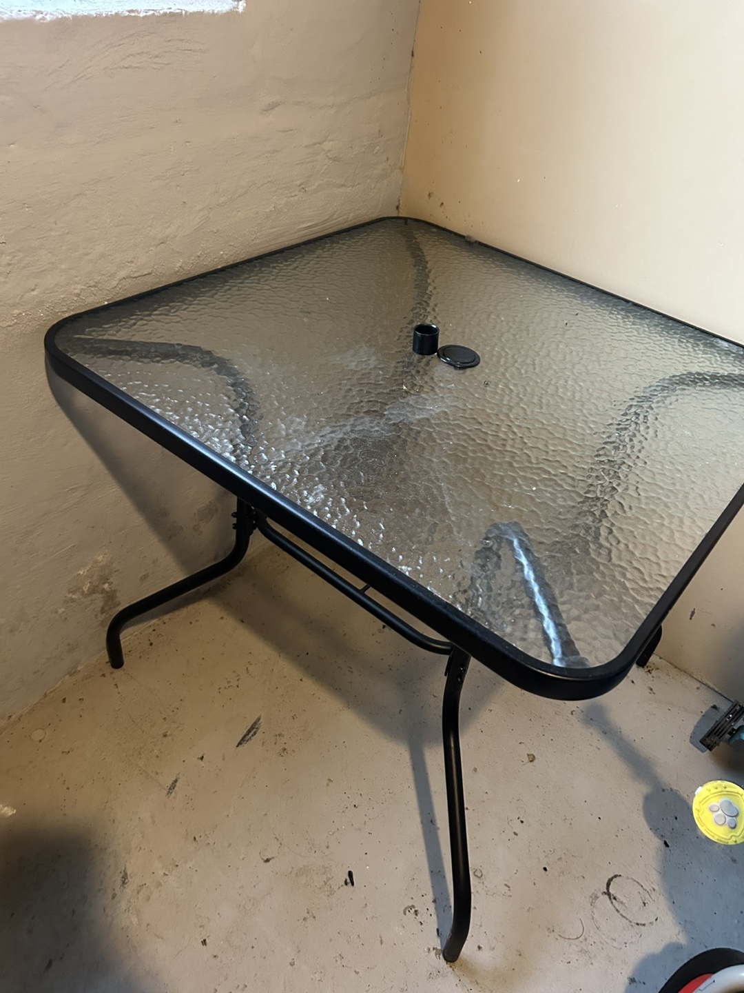 Patio Set includes umbrella and 4 Chairs