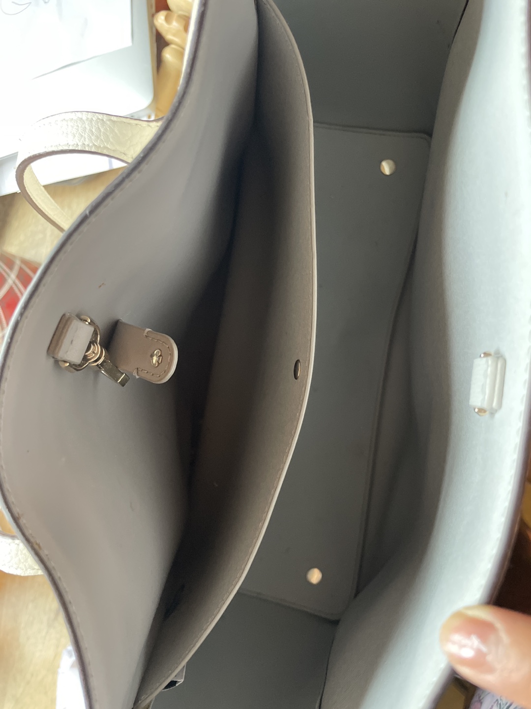 Kate Spade New York Off-White Pebbled Leather Tote Bag - photo 2