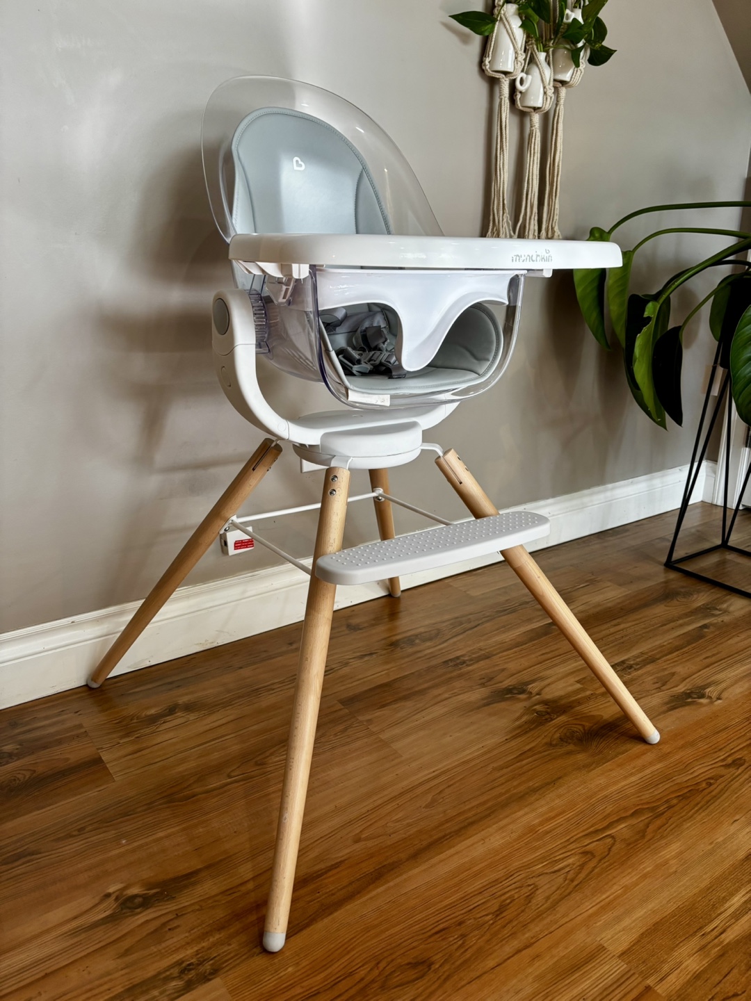 Munchkin 360 Cloud Highchair with Tray