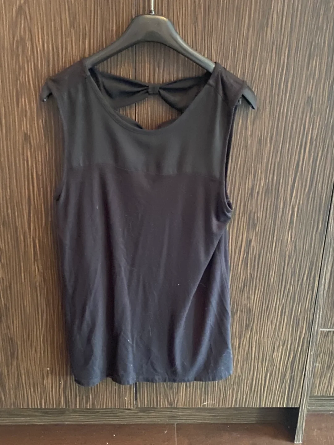 Black Sleeveless Top with Bow Detail In The Back thumbnail
