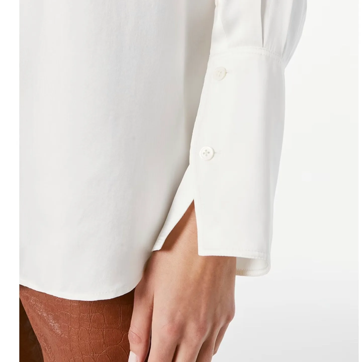 Frame 100% Silk Boyfriend Button-Up Shirt image indicator(4)