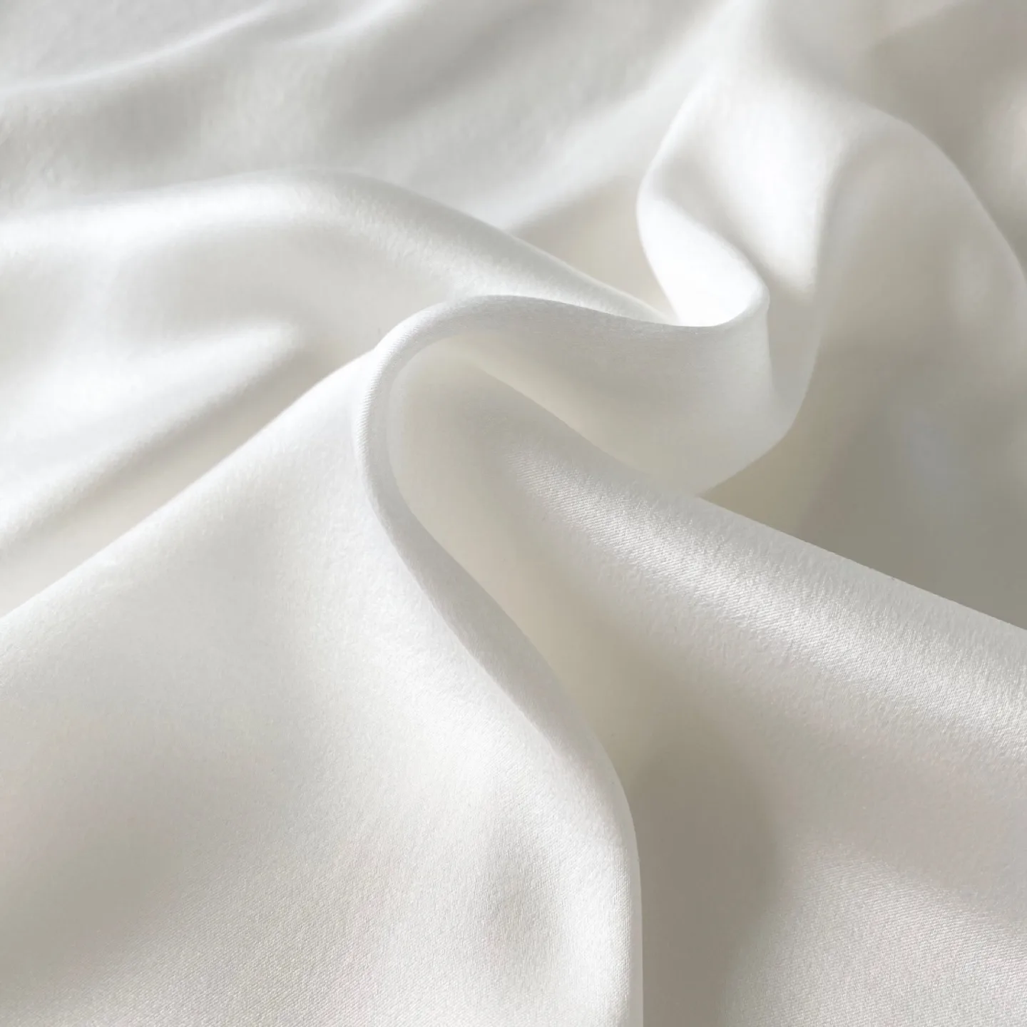 Frame 100% Silk Boyfriend Button-Up Shirt image indicator(8)