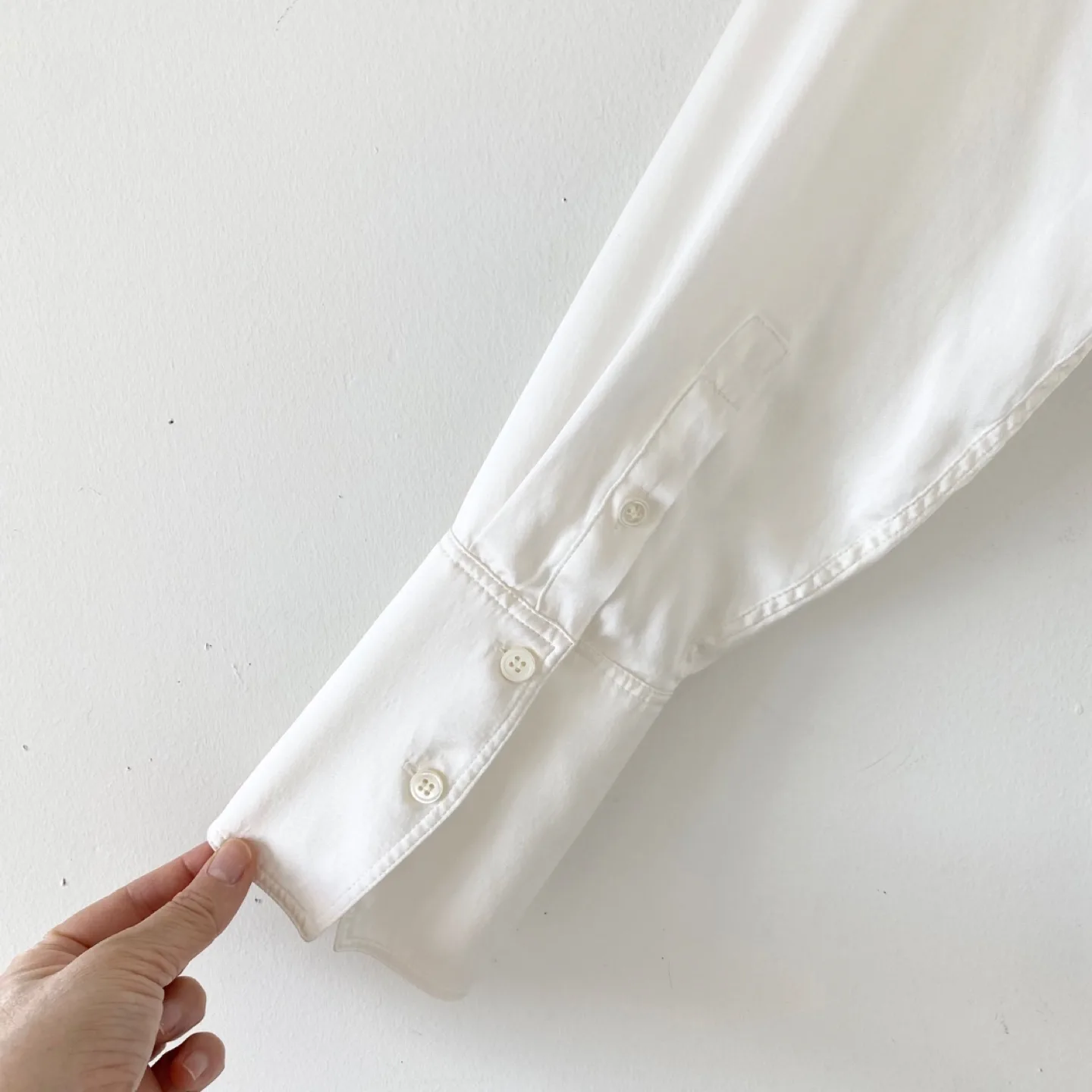 Frame 100% Silk Boyfriend Button-Up Shirt image indicator(7)