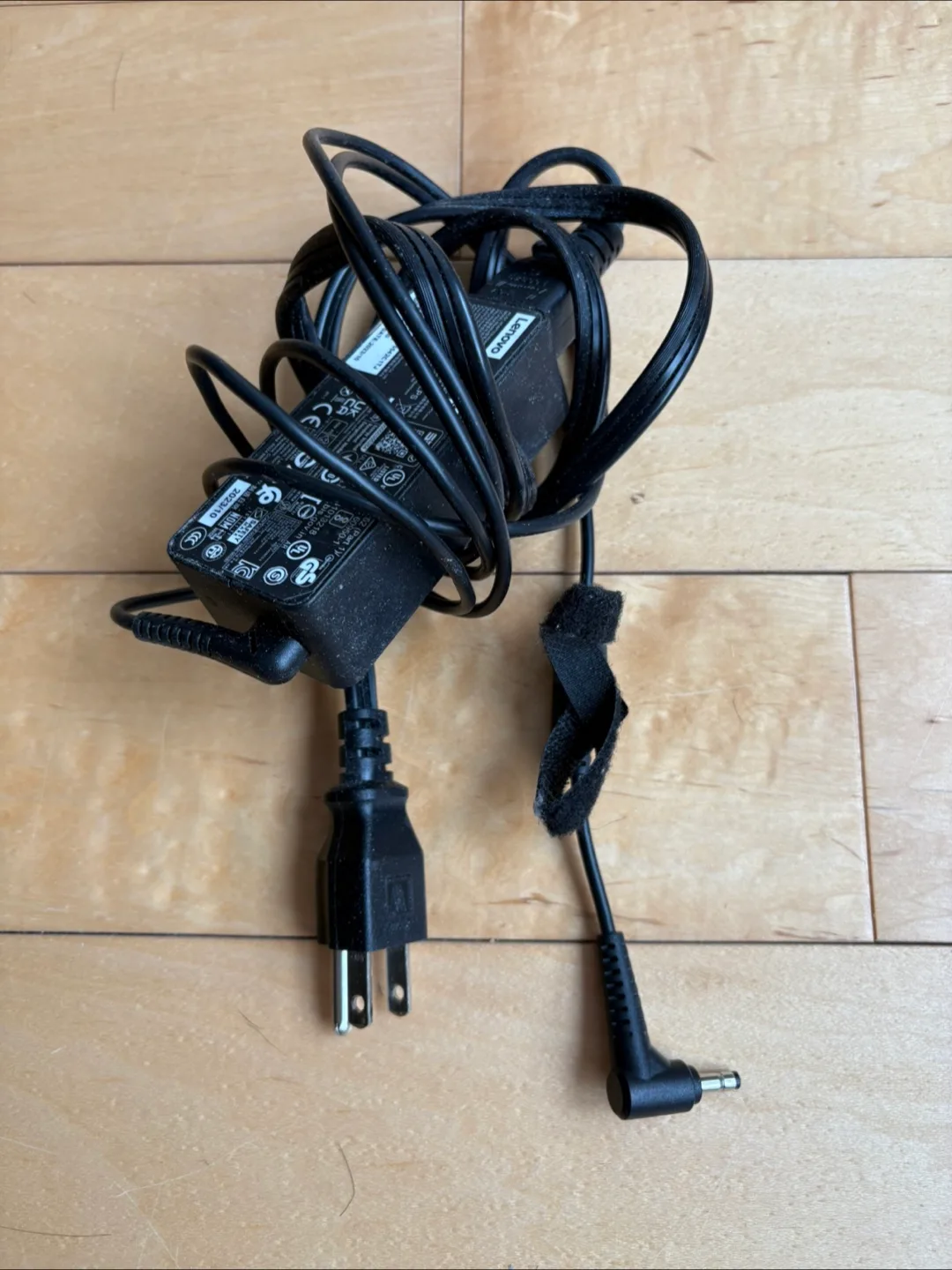 Lenovo IdeaPad 1i 15" Laptop - Intel Pentium Silver image indicator(9)