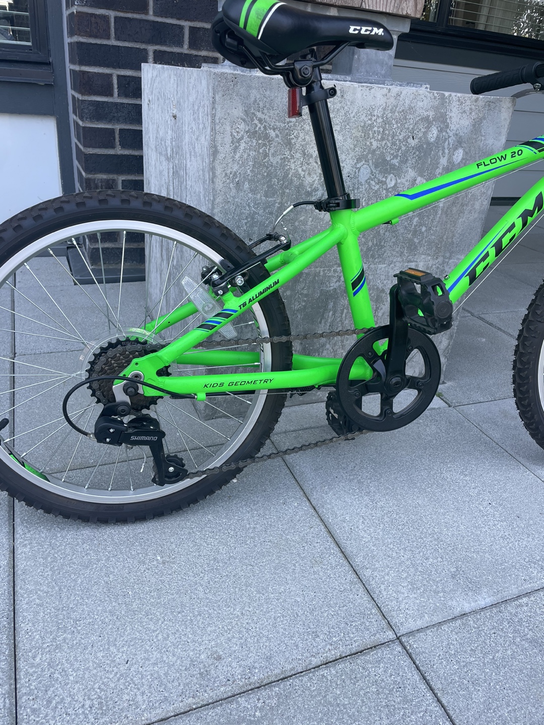 CCM Flow 20 Kids Bike - Bright Green - photo 4