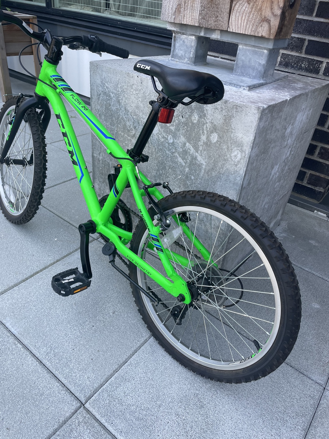 CCM Flow 20 Kids Bike - Bright Green - photo 5