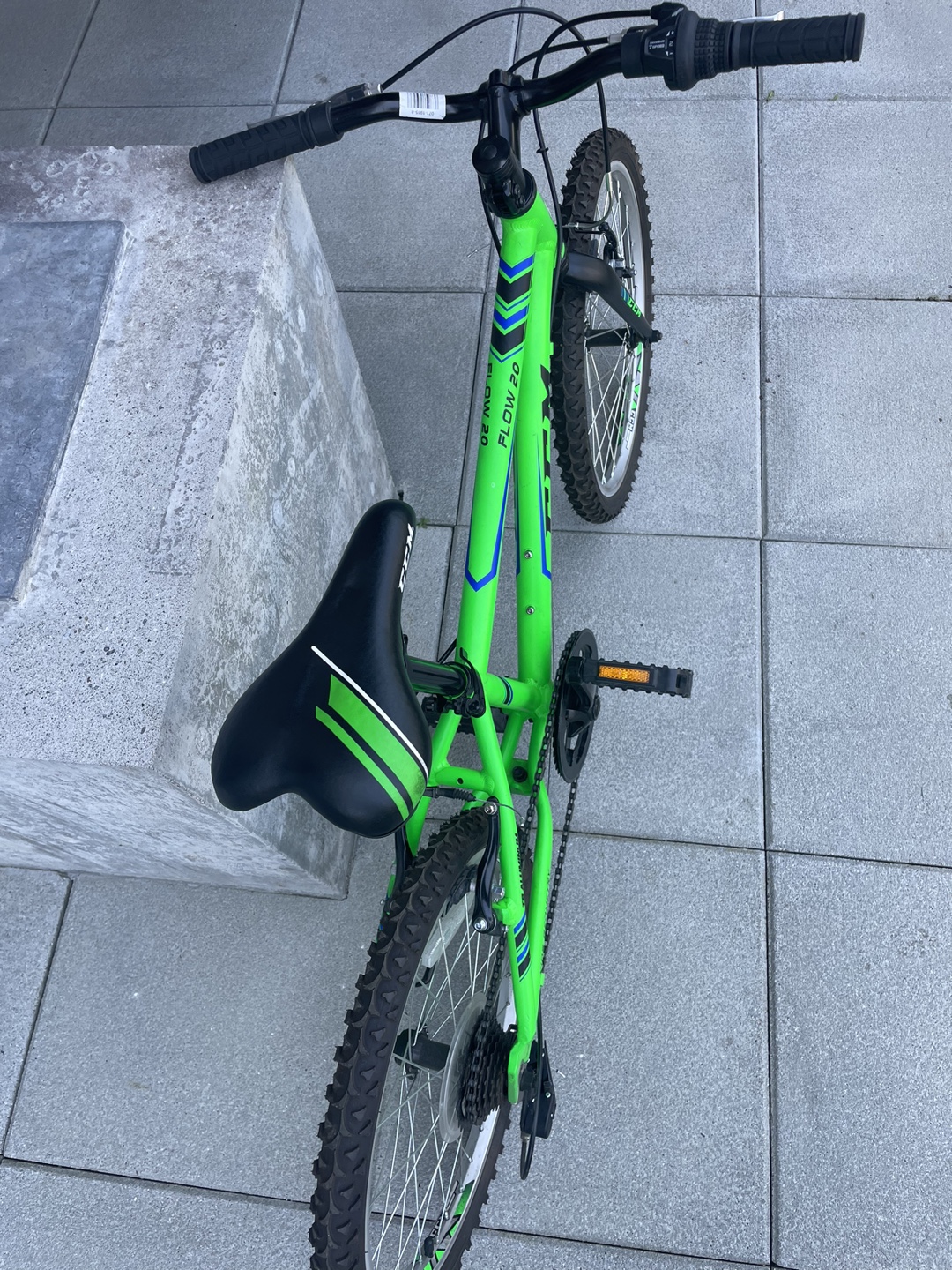CCM Flow 20 Kids Bike - Bright Green - photo 2
