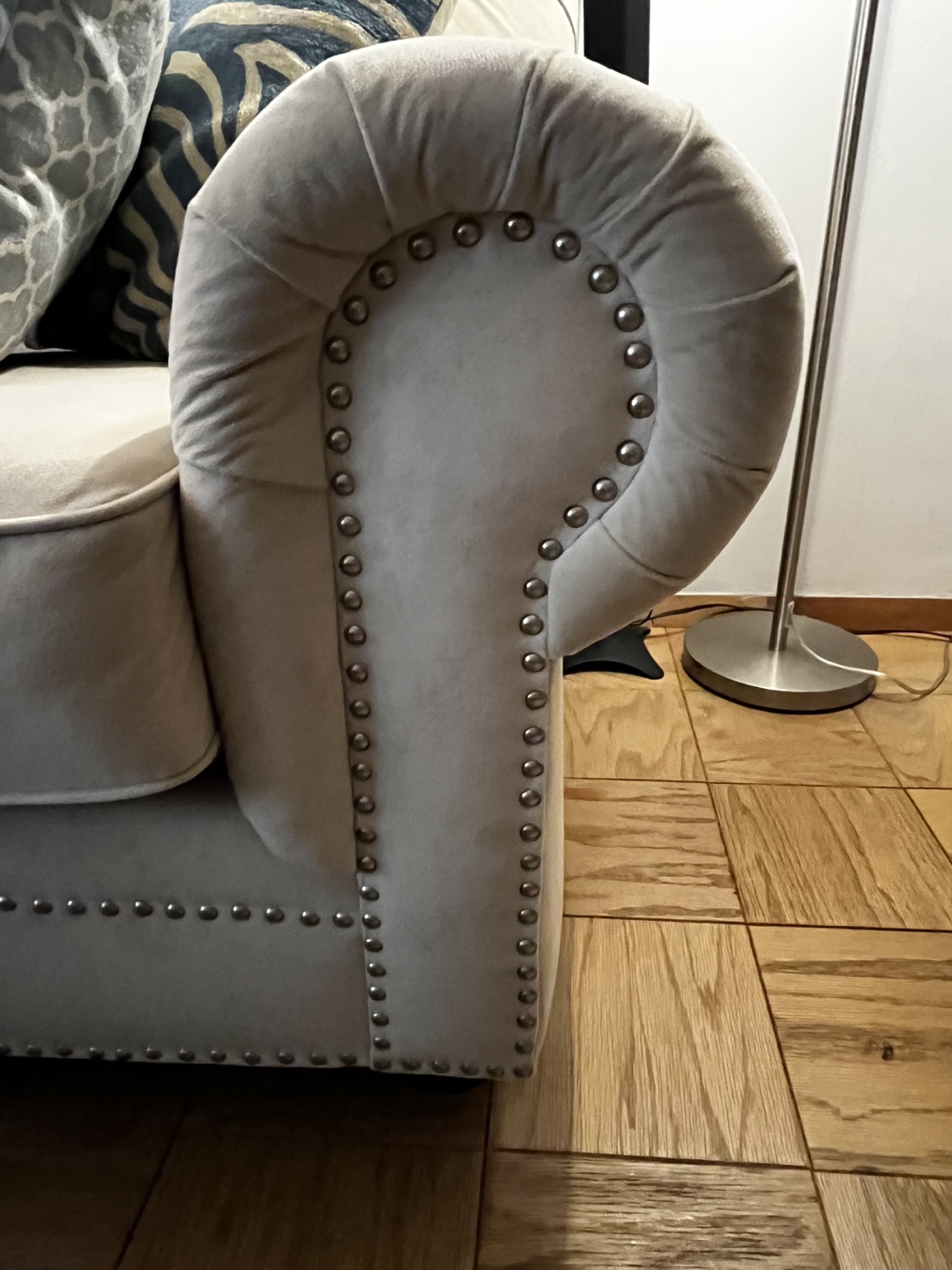 Beige silver head Button Tufted Sofa - photo 3