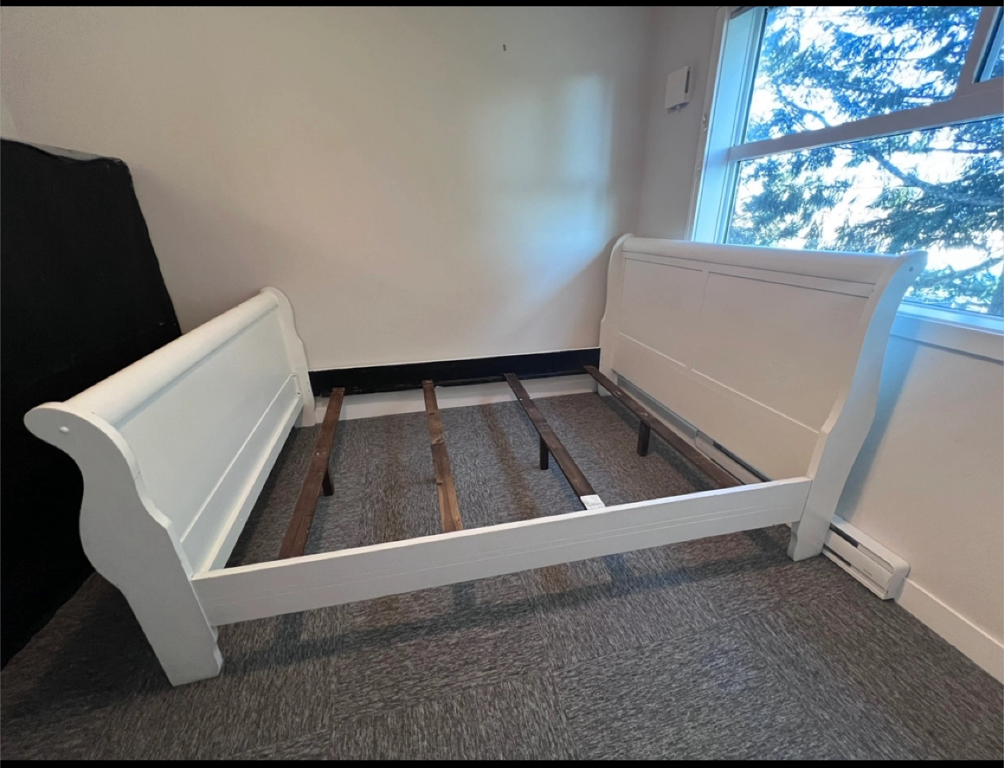 White sleigh bed frame, queen size - photo 2