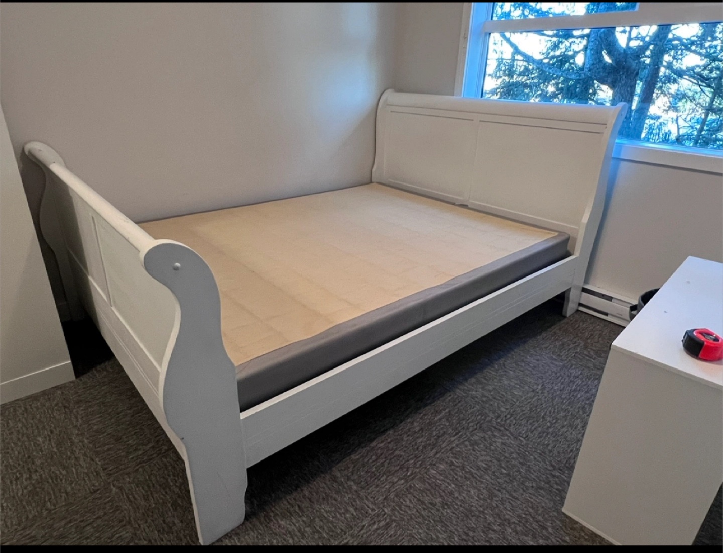 White sleigh bed frame, queen size - photo 3