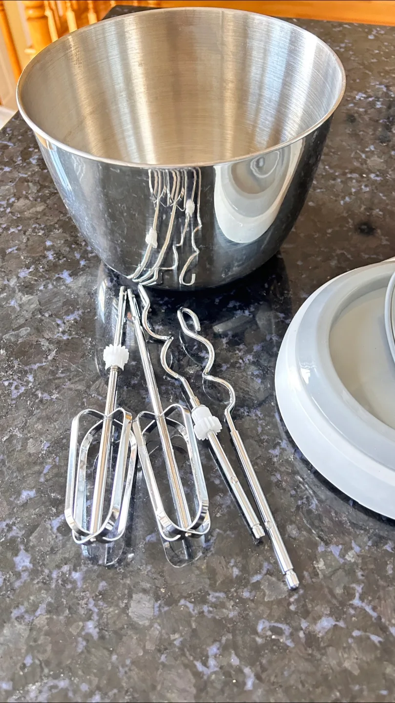 Betty Crocker 5-Speed Hand Mixer thumbnail
