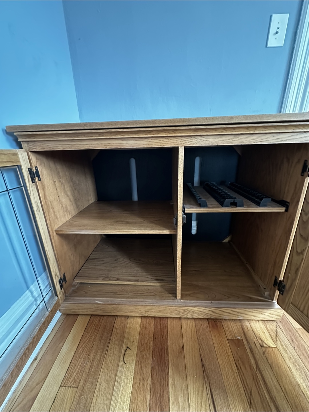 Oak Wood Vintage Media Cabinet - photo 4