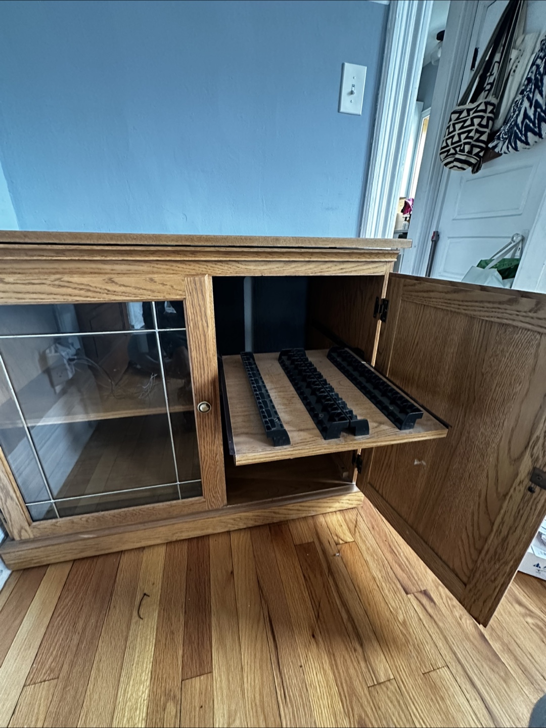 Oak Wood Vintage Media Cabinet - photo 2