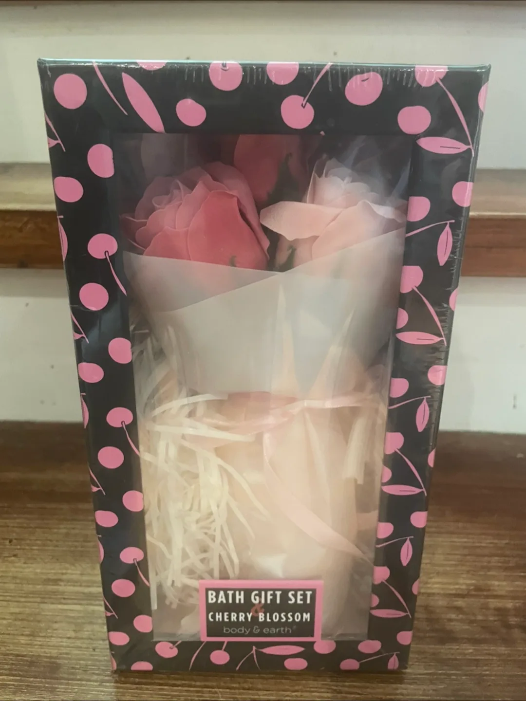 NEW Body & Earth Cherry Blossom Bath Gift Set image indicator(2)