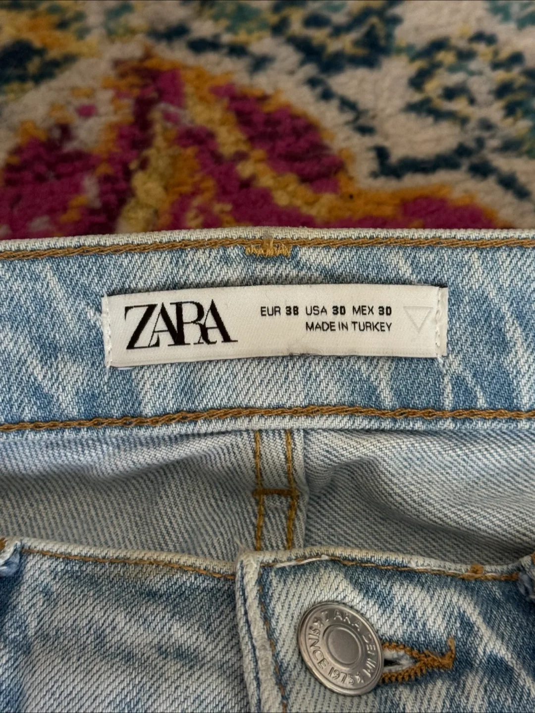 Zara Light Wash men’s Jeans image indicator(4)