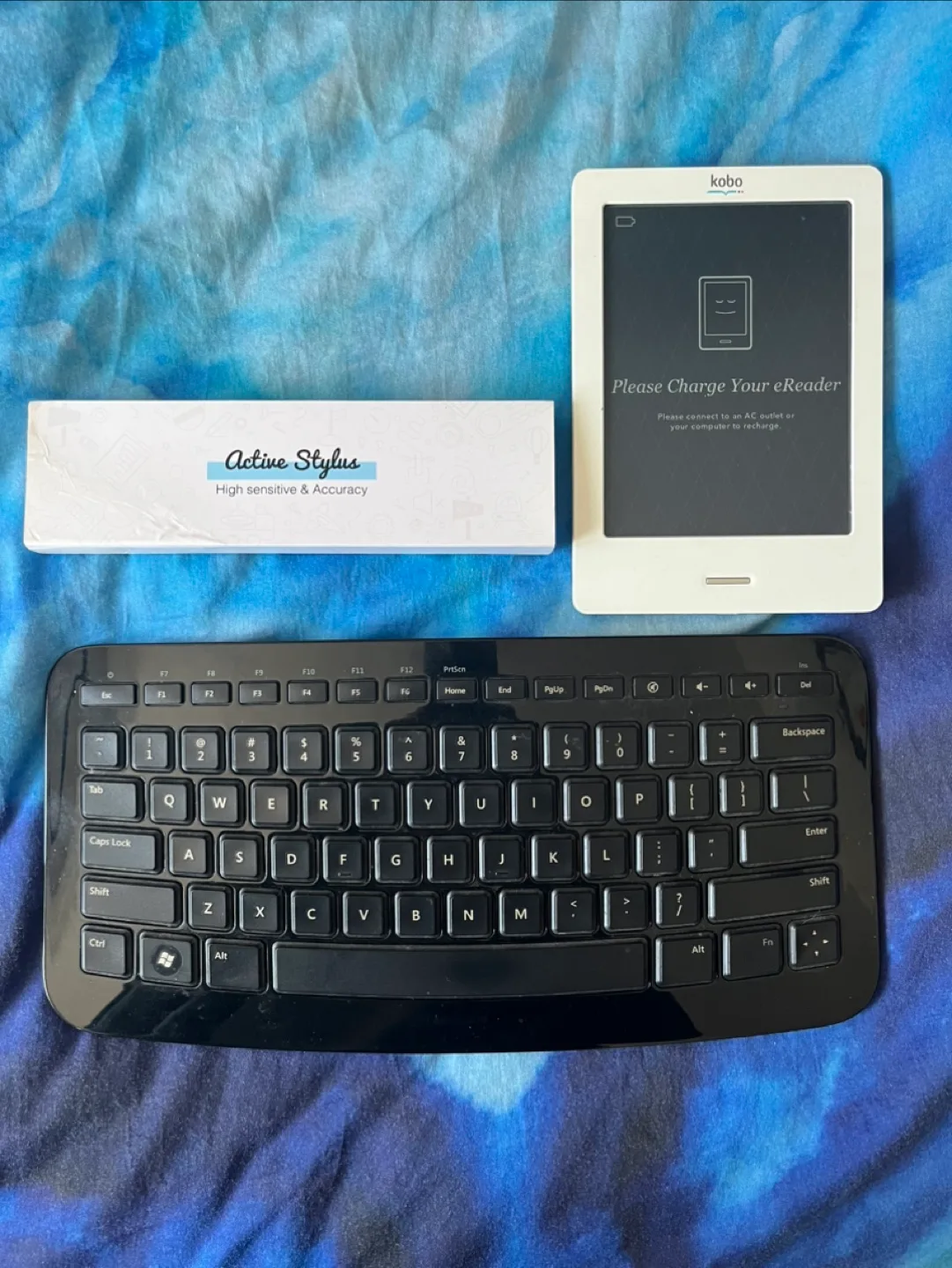 Kobo eReader, Wireless Keyboard, and Active Stylus Bundle thumbnail